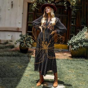 Robe Noire Brodée